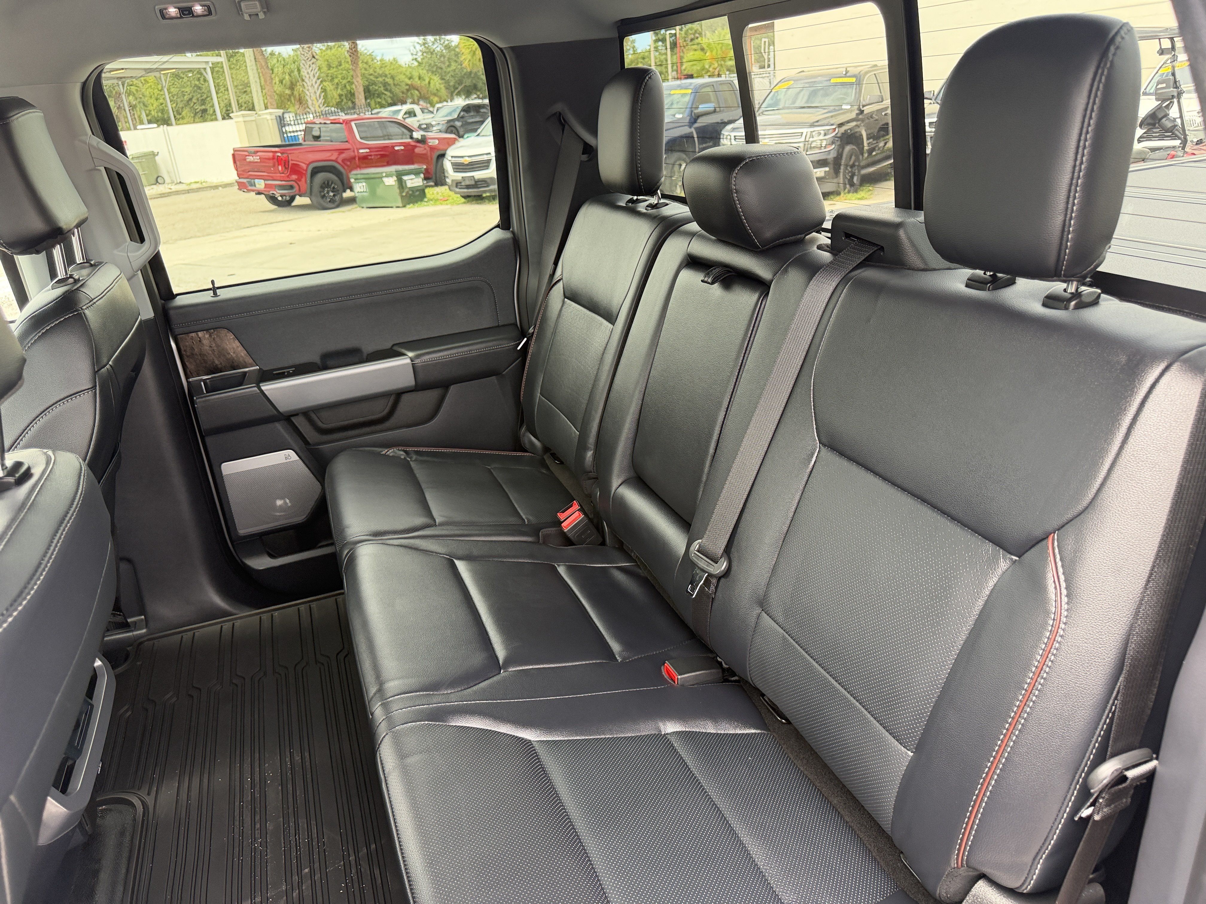Used 2024 Ford F350 Lariat w/ Black Appearance Package AWD/4WD image 18