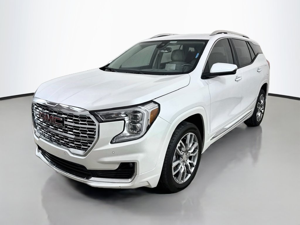 Used 2023 GMC Terrain Denali AWD/4WD image 3