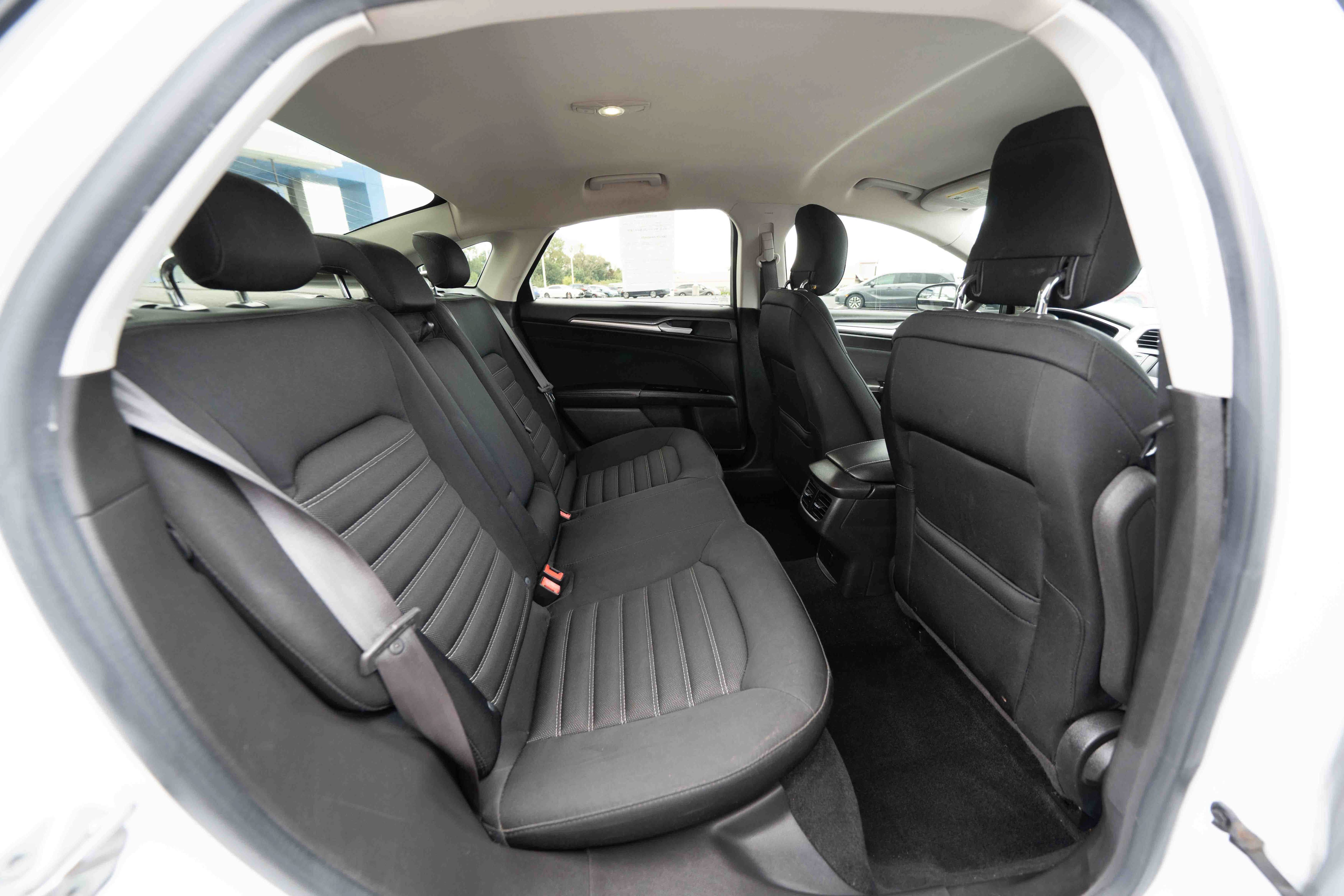 Used 2014 Ford Fusion SE FWD image 24