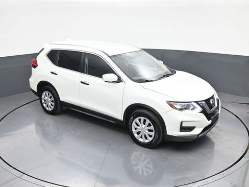 Used 2017 Nissan Rogue S image 19