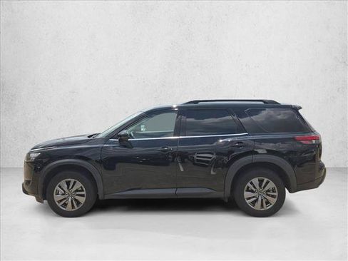 Used 2025 Nissan Pathfinder SV FWD image 8