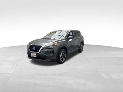 Used 2023 Nissan Rogue SV image 3