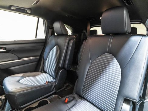 Certified 2025 Toyota Highlander XSE image 26