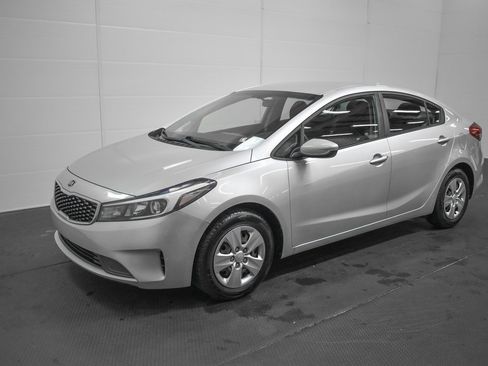 Used 2018 Kia Forte LX image 3