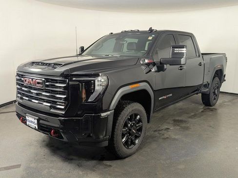 Used 2025 GMC Sierra 2500 AT4 w/ Technology Package image 4