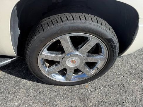 Used 2012 Cadillac Escalade Luxury RWD image 8