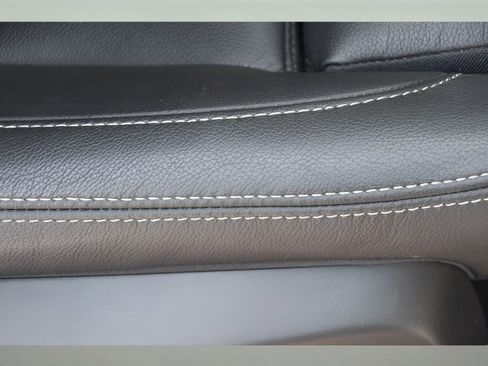 Certified 2025 Volvo XC40 B5 Ultra w/ Protection Package Premier image 21