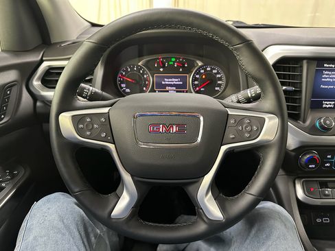 Certified 2023 GMC Acadia SLT w/ Preferred Package image 27