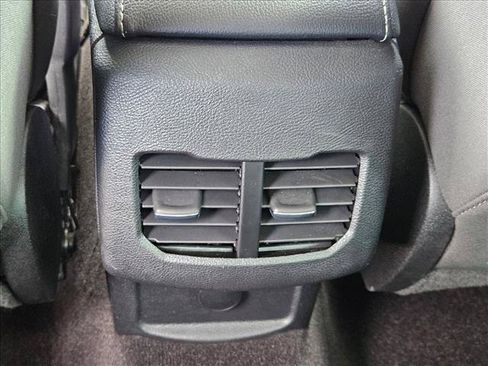 Used 2019 Ford Fusion SE FWD image 17