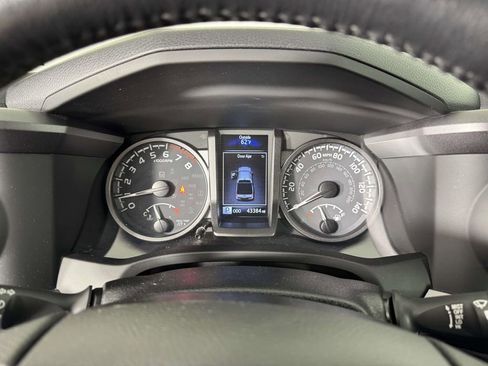 Used 2022 Toyota Tacoma TRD Off-Road AWD/4WD image 3