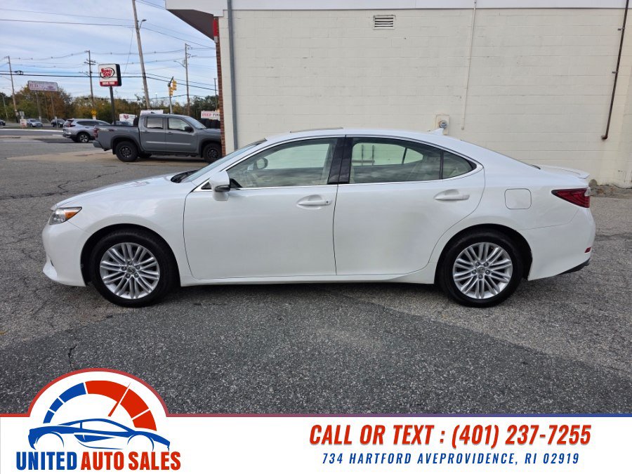 Used 2014 Lexus ES 350 w/ Luxury Package FWD image 2