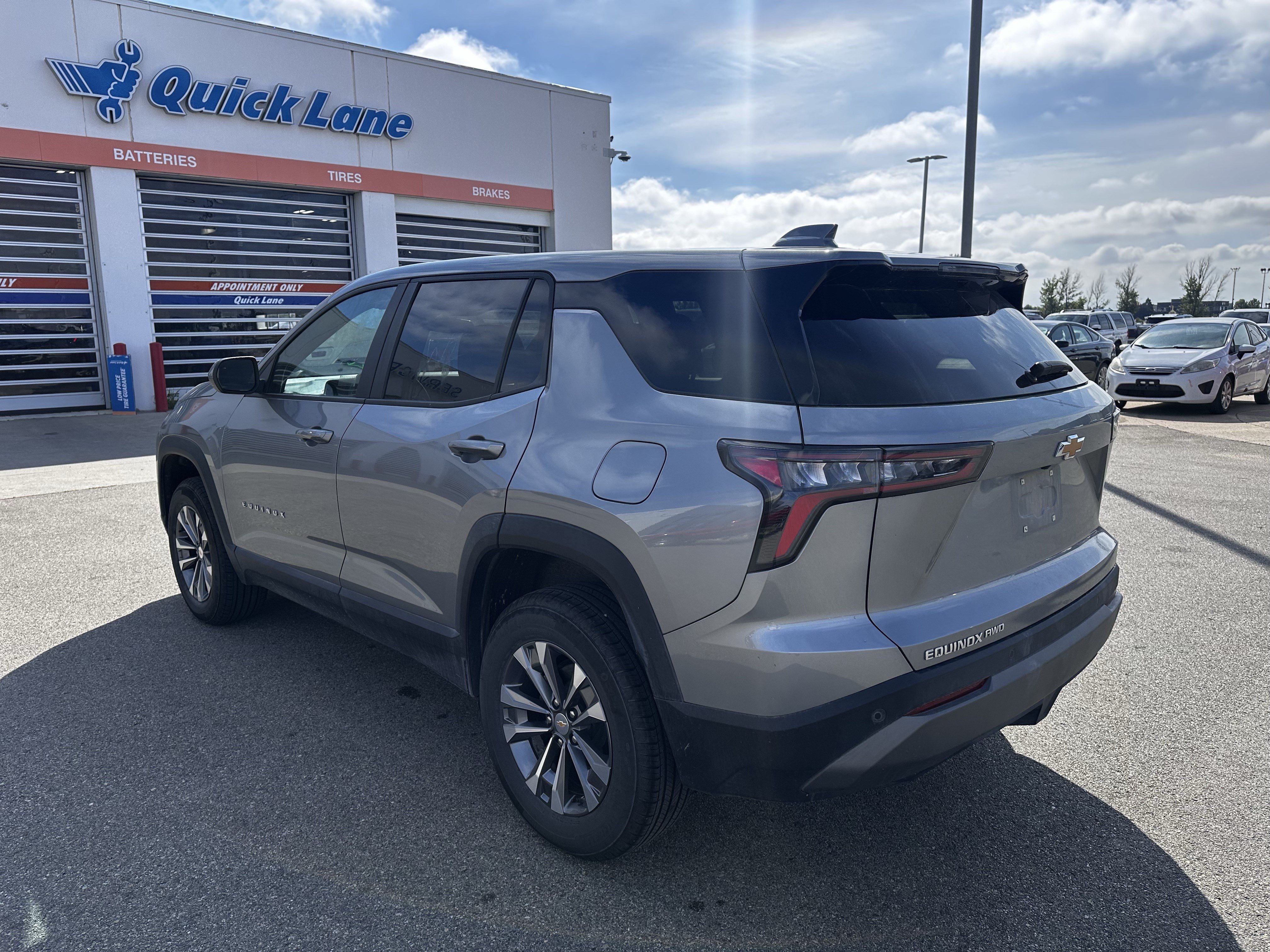 Used 2026 Chevrolet Equinox LT AWD/4WD image 4
