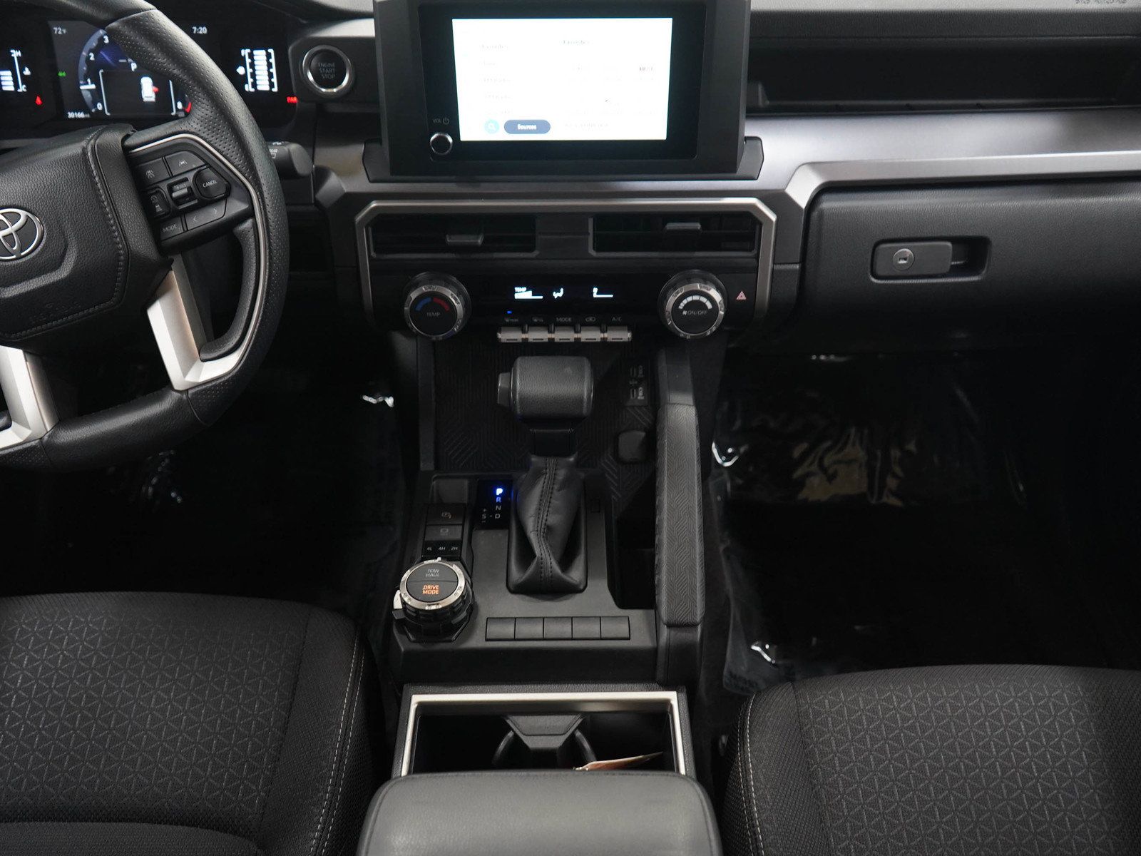 Used 2025 Toyota 4Runner SR5 AWD/4WD image 16