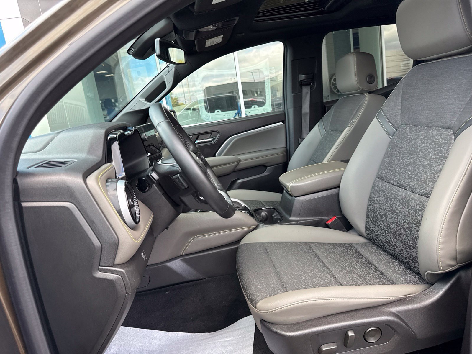 Used 2024 Chevrolet Colorado ZR2 w/ Safety Package AWD/4WD image 19