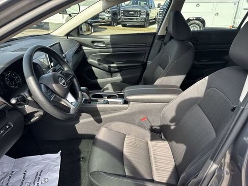 Used 2024 Nissan Altima 2.5 SV FWD image 17