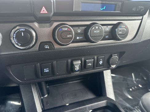 Used 2021 Toyota Tacoma TRD Off-Road image 16