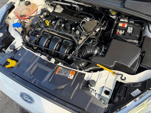 Used 2015 Ford Focus Titanium w/ Titanium Technology Package image 19