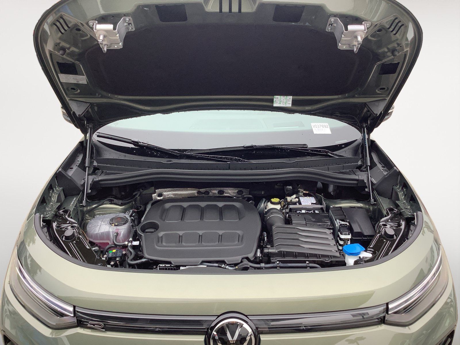 New 2026 Volkswagen Tiguan SE R-Line FWD image 12