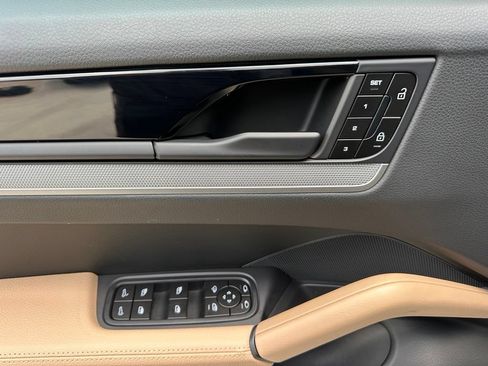 Certified 2026 Porsche Cayenne AWD/4WD image 17