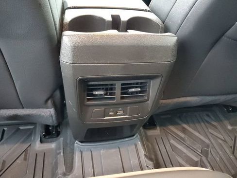 Used 2024 GMC Canyon Denali image 15