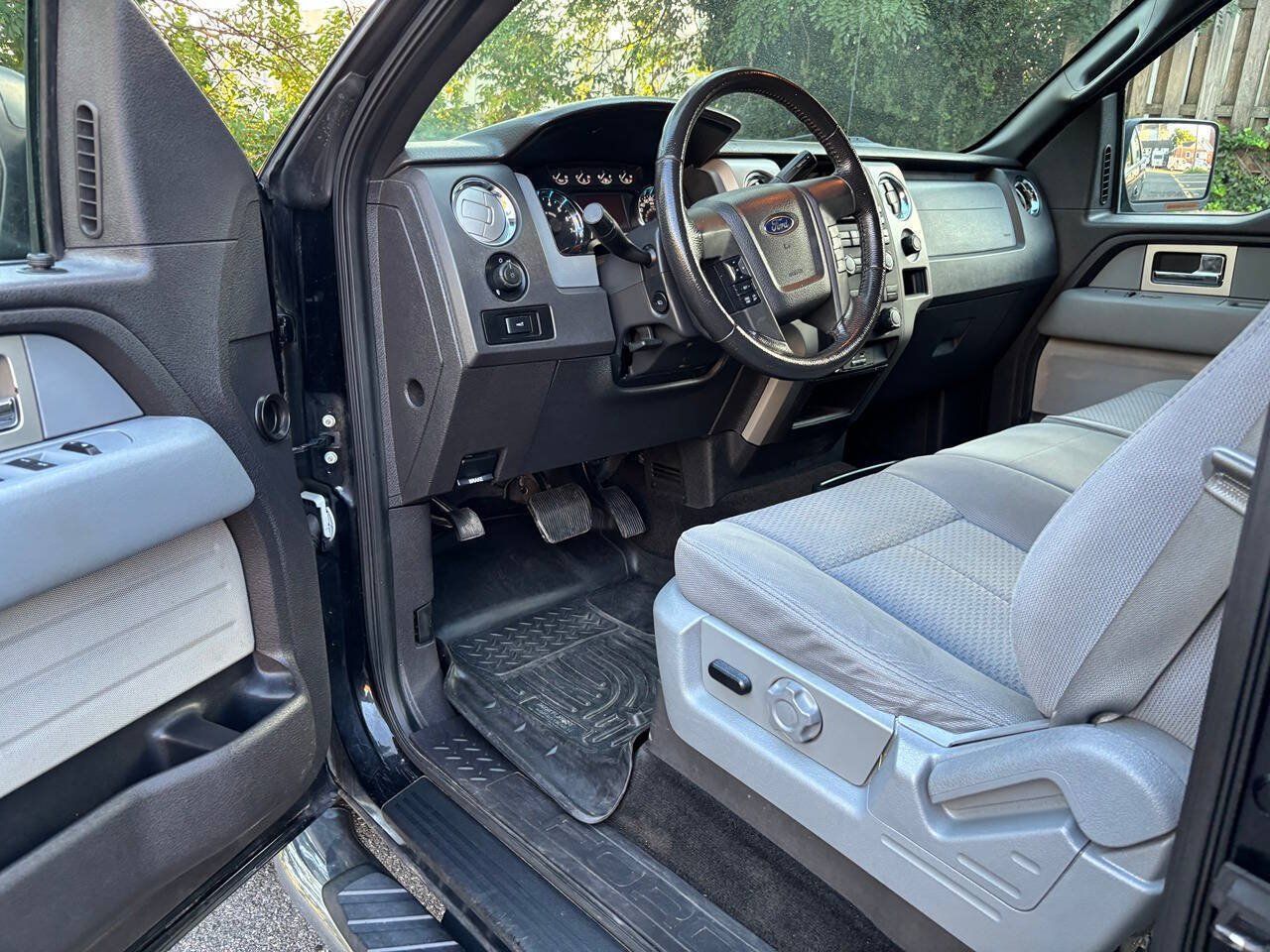 Used 2011 Ford F150 XLT w/ XLT Convenience Pkg AWD/4WD image 16