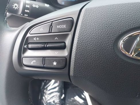 Certified 2025 Hyundai Venue SEL FWD image 27