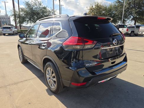 Used 2017 Nissan Rogue SV w/ SV Premium Package AWD/4WD image 5