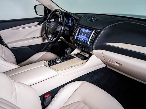 Used 2018 Maserati Levante image 13
