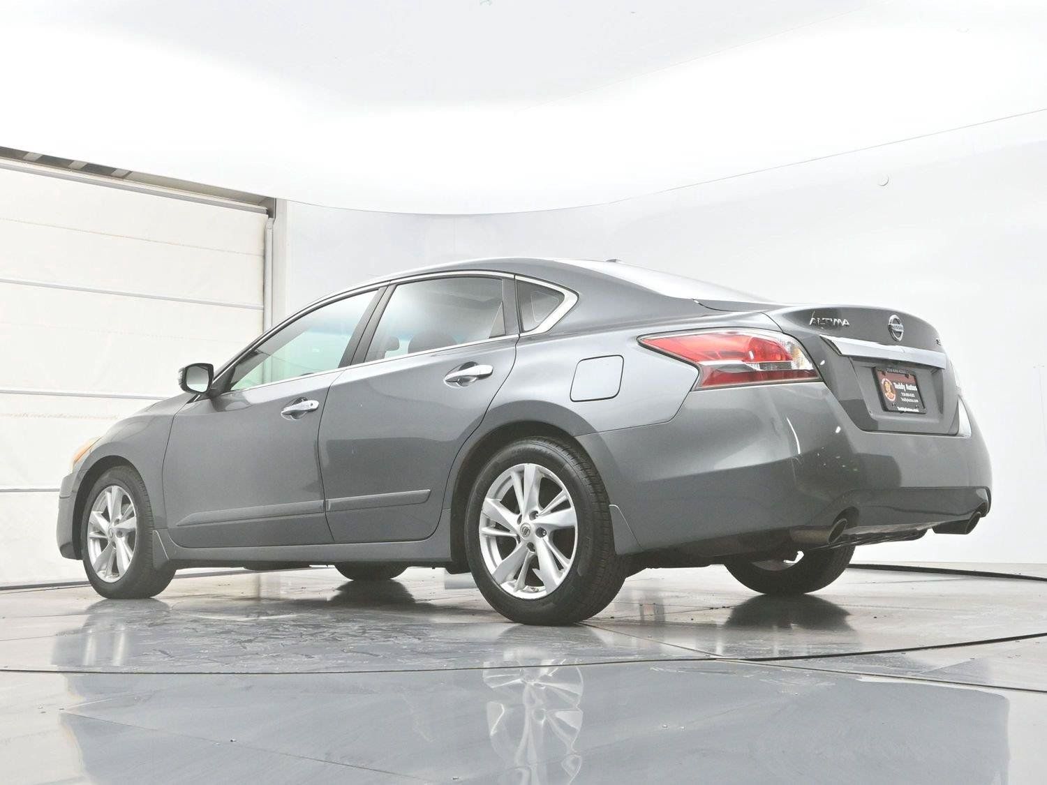 Used 2015 Nissan Altima 2.5 SL w/ Technology Package FWD image 30