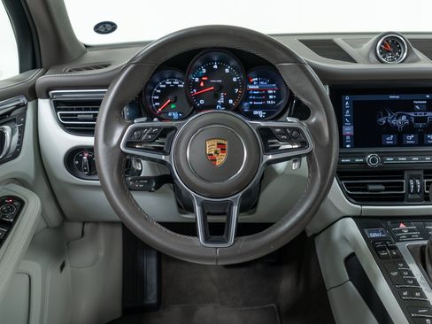 Certified 2021 Porsche Macan AWD/4WD image 20