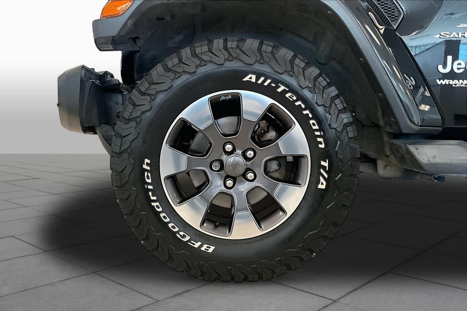Used 2018 Jeep Wrangler Unlimited Sahara w/ Safety Group AWD/4WD image 9