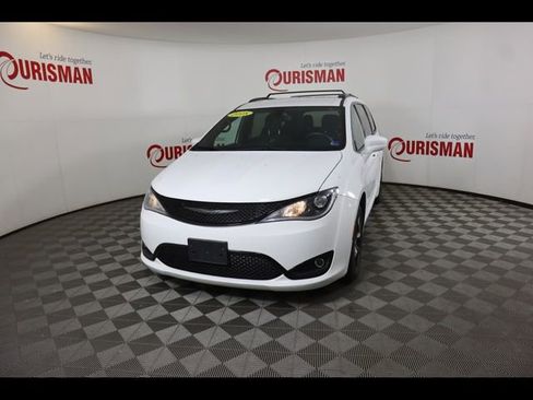 Used 2018 Chrysler Pacifica Touring Plus w/ S Appearance Package image 1