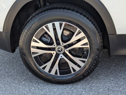 Used 2025 Mercedes-Benz GLB 250 4MATIC image 10