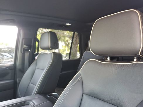 Certified 2022 GMC Yukon SLT w/ SLT Premium Package AWD/4WD image 21