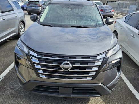 Used 2024 Nissan Rogue S image 2