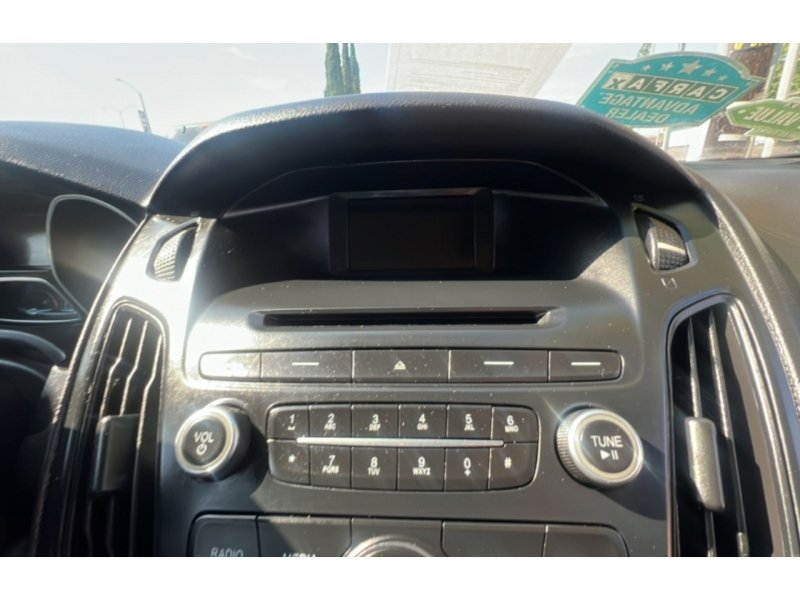 Used 2015 Ford Focus SE FWD image 27