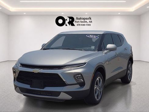 Used 2026 Chevrolet Blazer LT FWD image 2