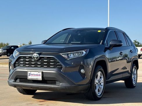 Used 2019 Toyota RAV4 XLE w/ All Weather Liner Package FWD image 3