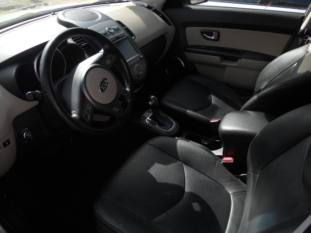 Used 2013 Kia Soul ! w/ Premium Pkg FWD image 5