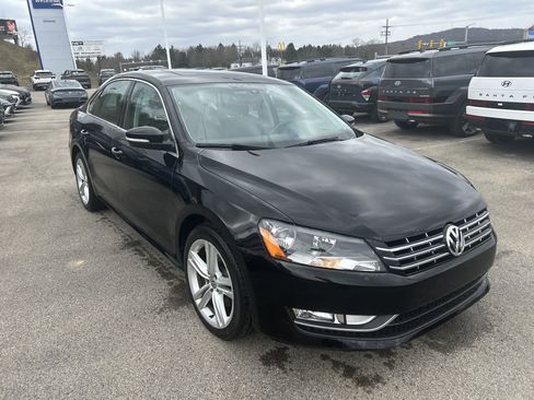 Used 2013 Volkswagen Passat 3.6 SE image 1