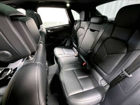 Used 2024 Porsche Macan AWD/4WD image 30