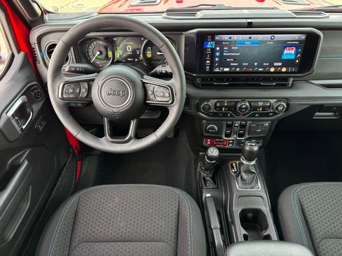 Used 2025 Jeep Wrangler Unlimited Rubicon 4xe w/ Convenience Group image 5