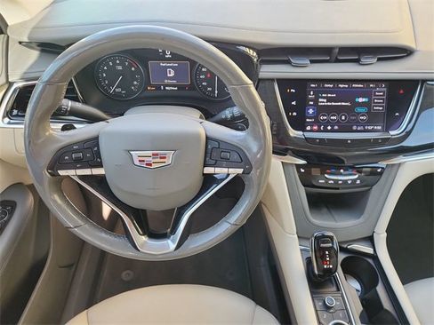 Used 2020 Cadillac XT6 Premium Luxury image 11