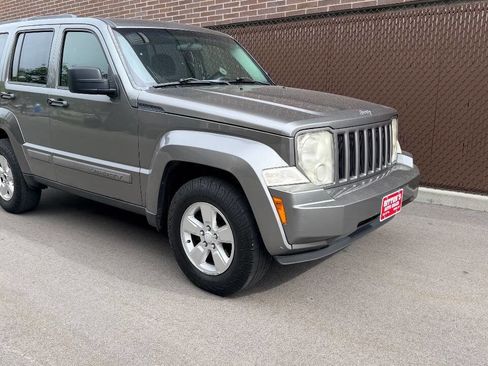 Used 2012 Jeep Liberty Sport AWD/4WD image 2