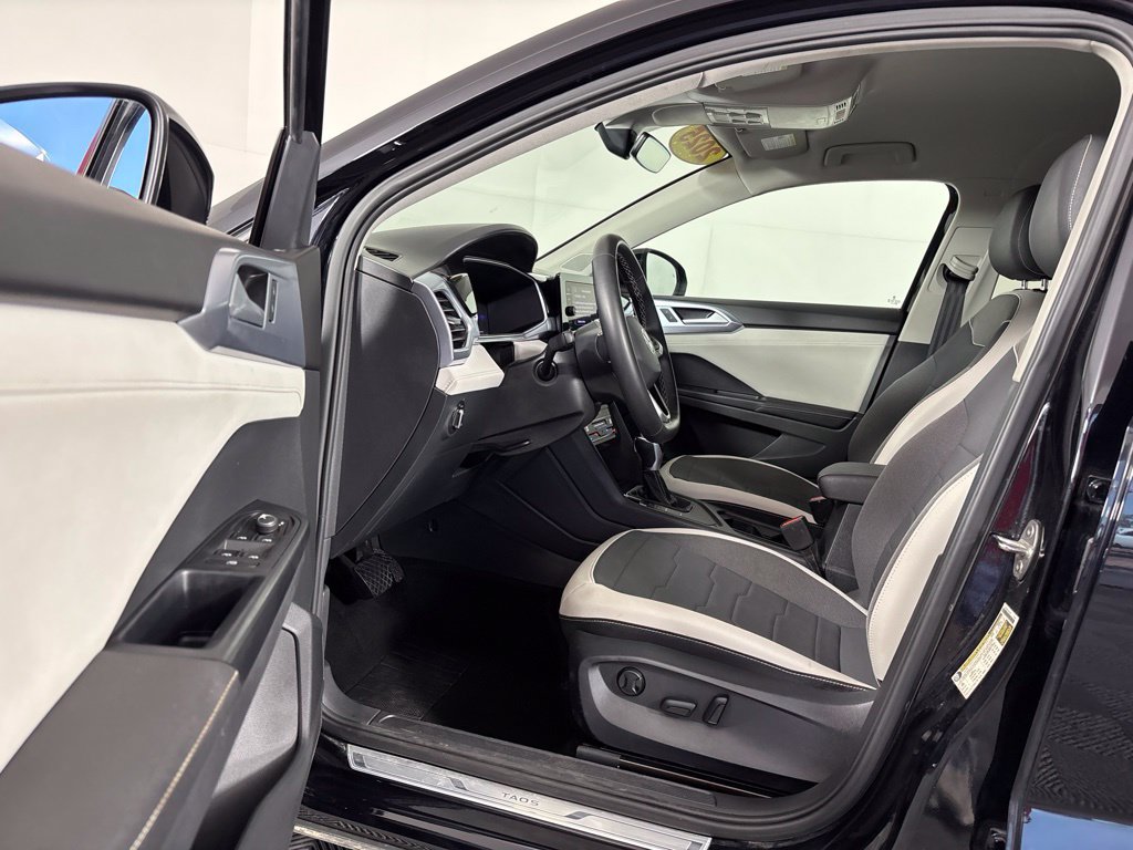 Used 2025 Volkswagen Taos SE FWD image 25