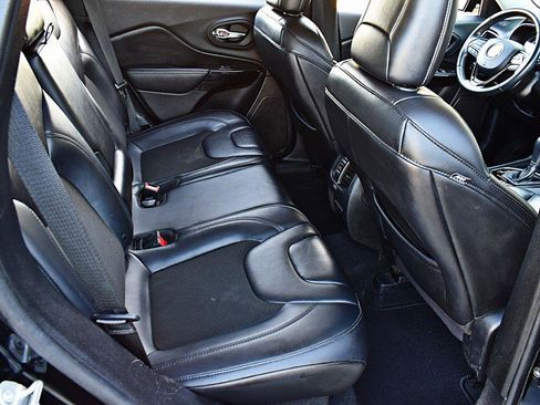 Used 2019 Jeep Cherokee Latitude Plus FWD image 21