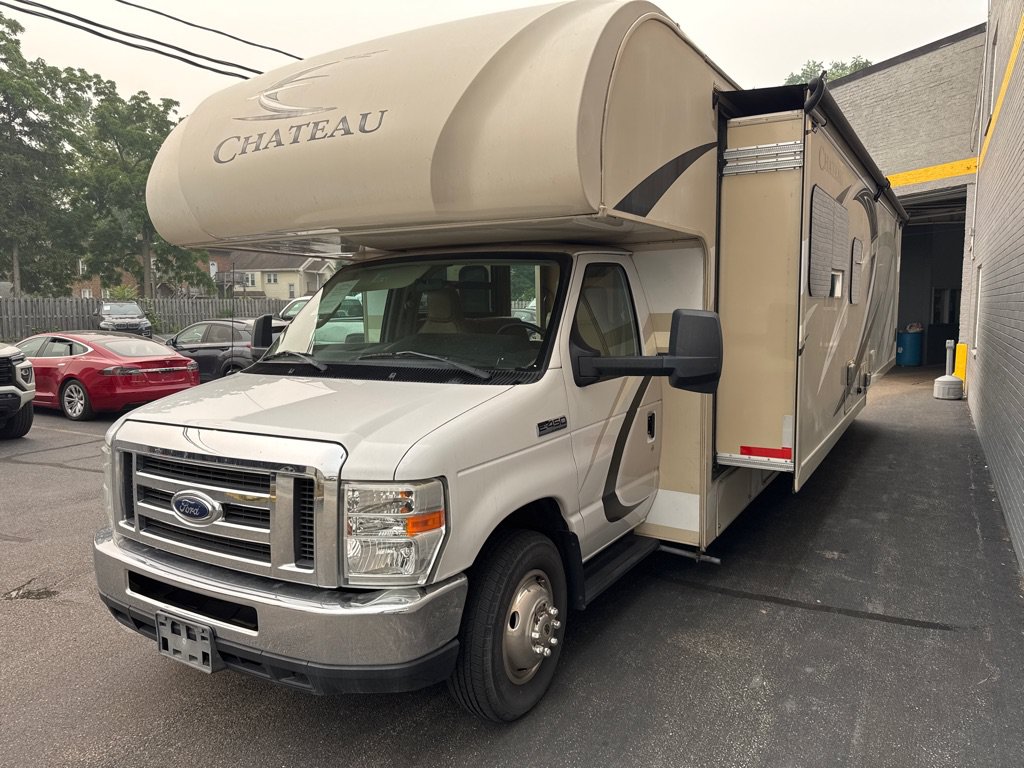 Used 2016 Ford E-450 and Econoline 450 Super Duty w/ Motorhome Prep Package RWD image 3