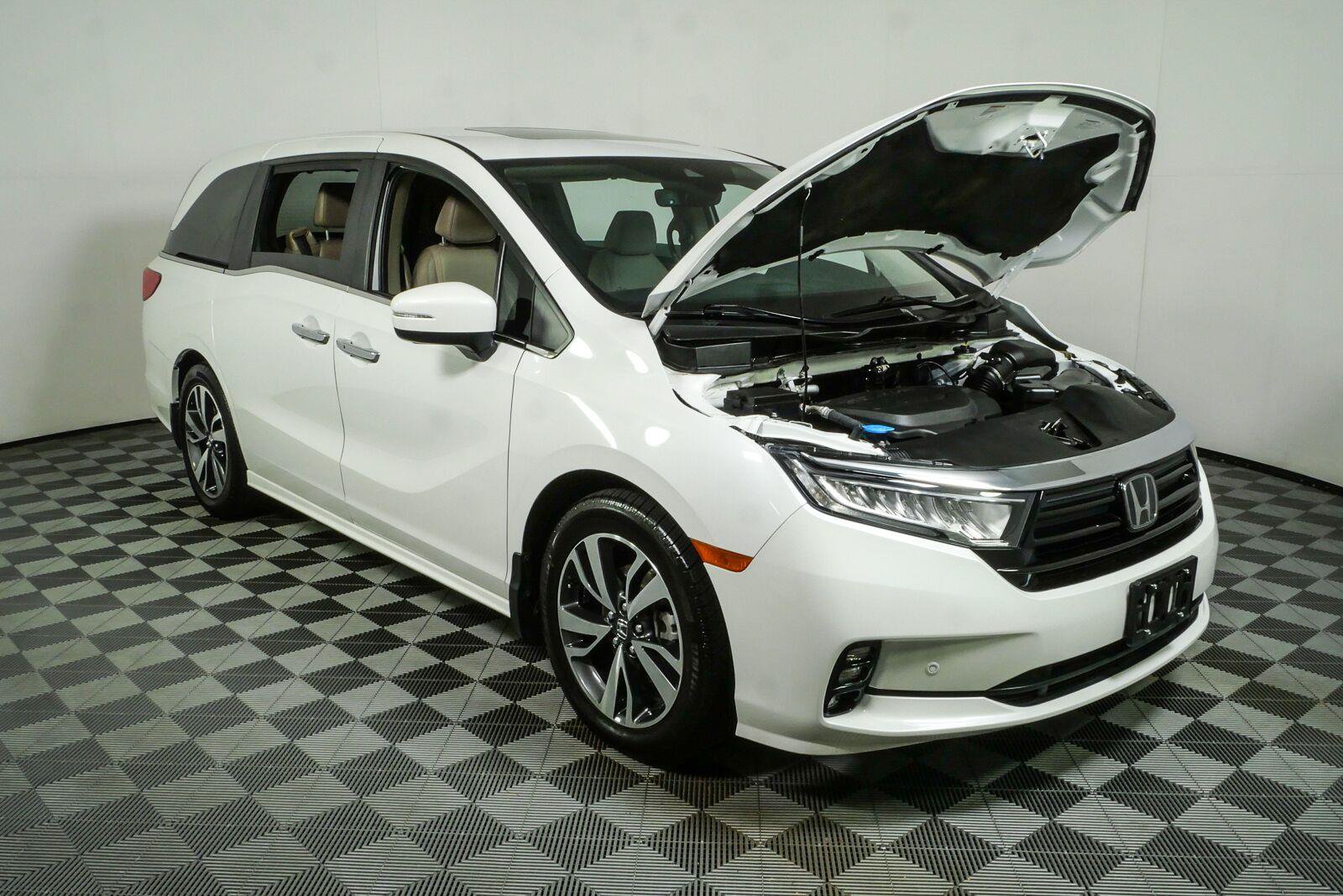 Used 2024 Honda Odyssey Touring image 37