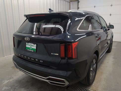 Used 2021 Kia Sorento S FWD image 9