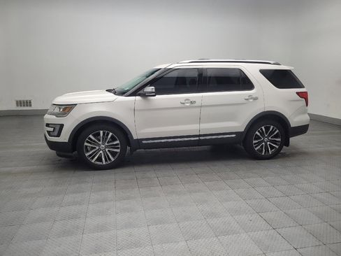 Used 2017 Ford Explorer Platinum image 2